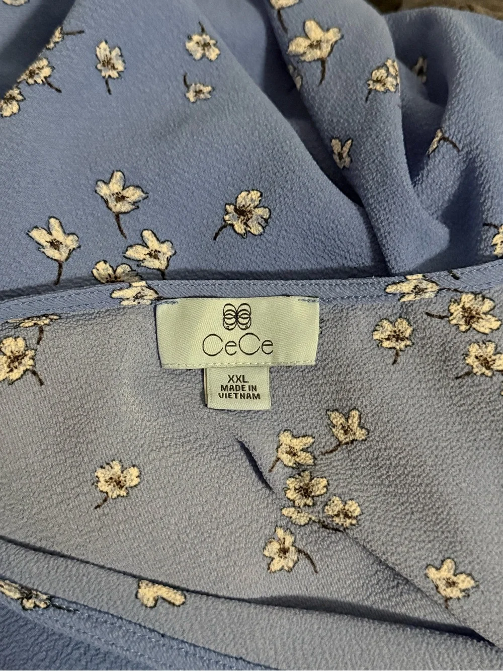 Cece Blue Floral Button-Front V-Neck Top 0190